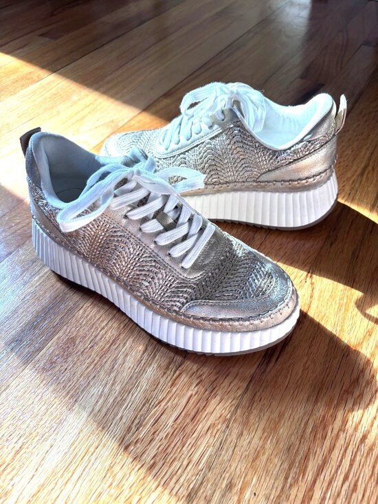 universal threads Shoes - Womens Metallic Gold Flatform Sneakers With Woven & Stitching Details S 8.5
